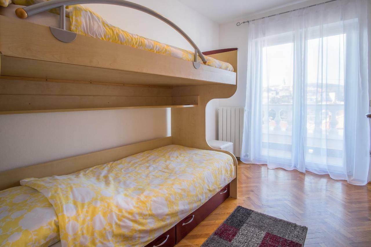 Appartement Apartman Cubranic à Vrbnik Extérieur photo